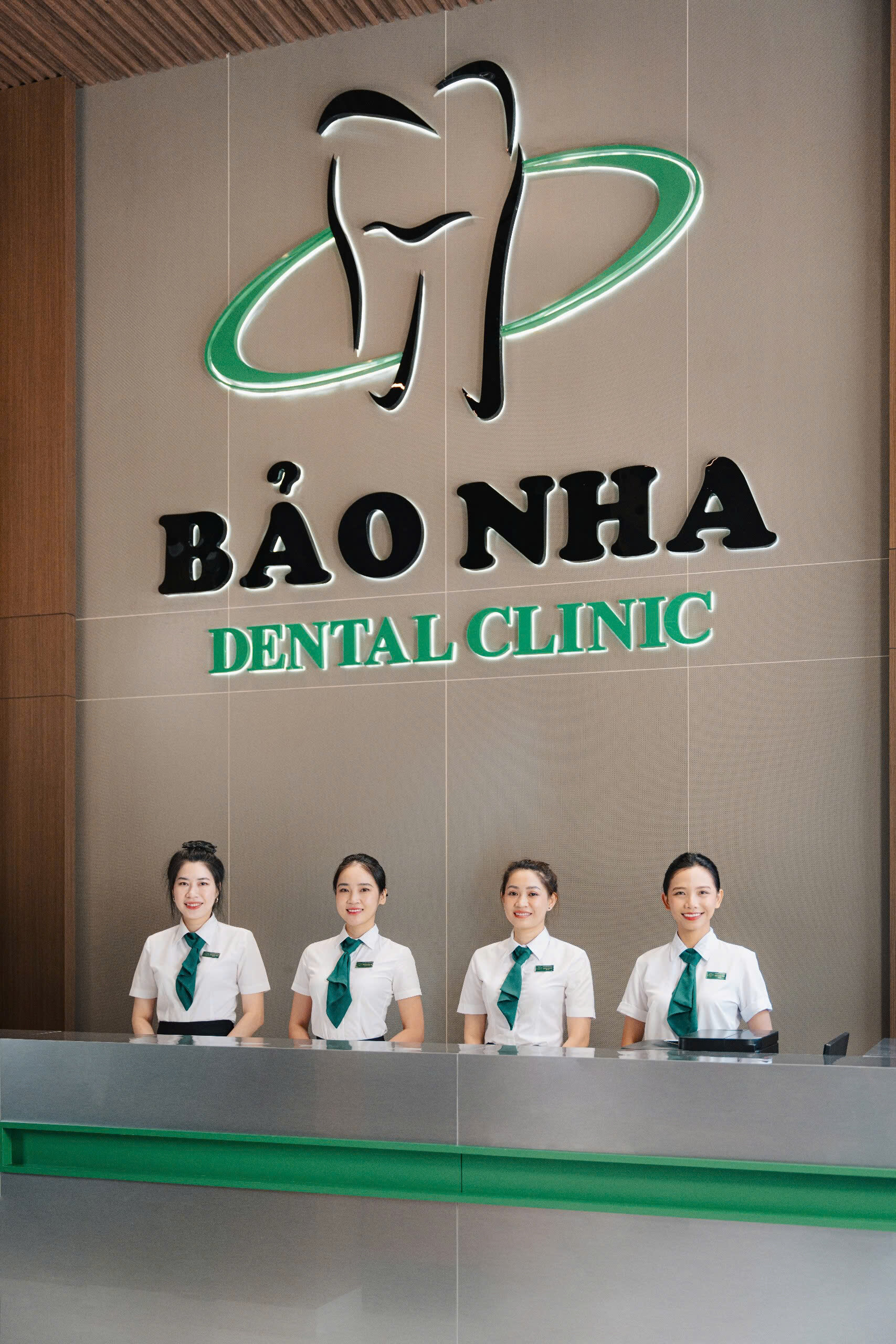 dán sứ Veneer